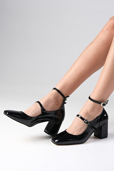 Mio Gusto Thalia Black Color Patent Leather Blunt Toe Heeled Women's Shoes