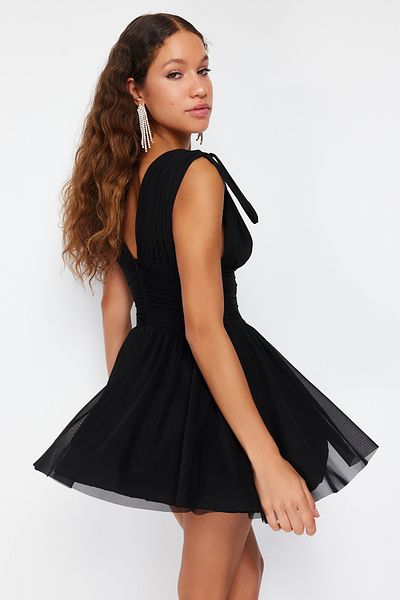 Trendyol Collection Schwarzes, kurzes Abendkleid aus gestricktem Tüll in A-Linie, Nachtabschlusskleid TPRSS23EL00208