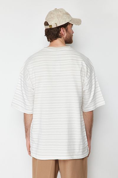 Trendyol Collection Εκρού ριγέ υπερμεγέθη κοντομάνικο T-shirt με υφή - TMNSS24TS00161