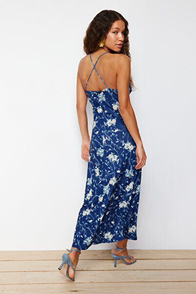 Trendyol Collection Pöttyös sötétkék virágmintás maxi ruha - állítható pánttal, A-vonalú TWOSS24EL00582