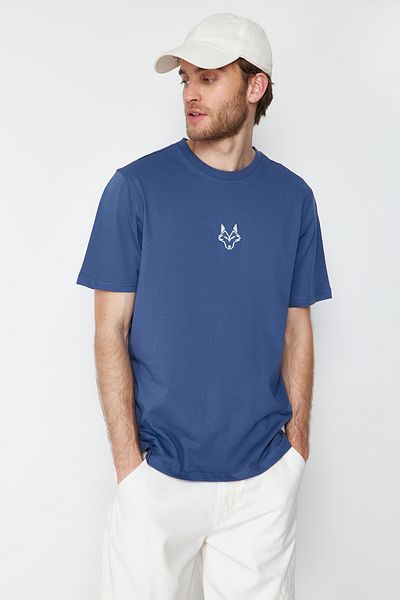 Trendyol Collection 100% tričko s výšivkou Indigo Wolf – pravidelný střih TMNSS24TS00056