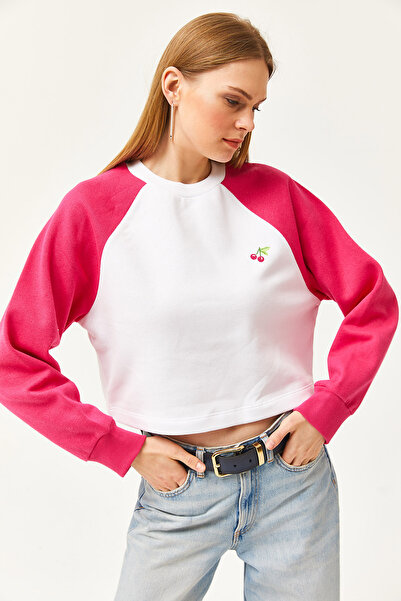 Olalook Kadın Ekru Reglan Kol Kiraz Nakışlı Crop Sweatshirt SWT-19000651
