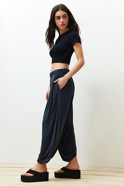 Trendyol Collection Anthrazitfarbene TWOSS24PL00094 Modellhose