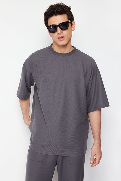 Trendyol Collection Antracitové texturované oversize tričko s krátkým rukávem – Tmnss24Ts00131