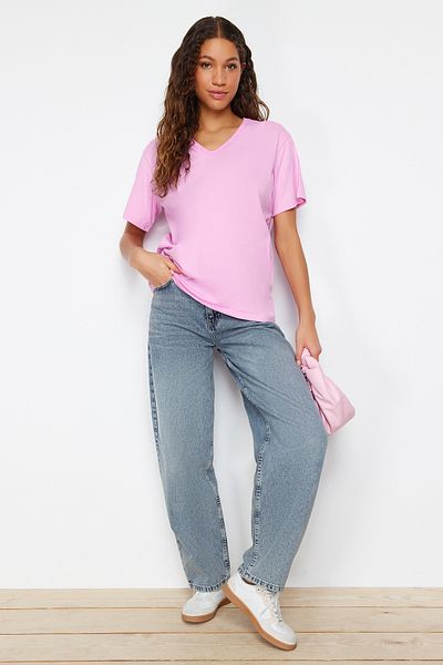 Trendyol Collection Rosa, 100 % Baumwolle, Oversize/Weite Passform, V-Ausschnitt, Strick-T-Shirt TWOSS23TS00003
