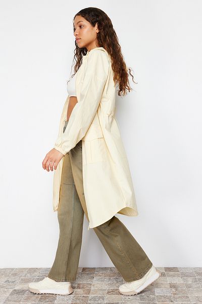 Kolekcia Trendyol Svetložltý dlhý pršiplášť - Oversize s kapucňou, vodoodpudivý TWOAW24MO00256