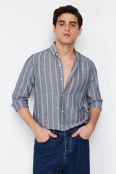 Trendyol Collection Marineblaues gestreiftes Slim Fit-Hemd – Knopfkragen TMNSS22GO0028