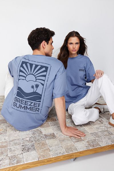 Trendyol Collection Lilac Unisex oversize/široký střih načechraný zadní potisk Tričko ze 100% bavlny TMNSS24TS00032