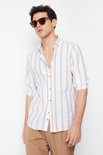 Trendyol Collection Beigefarbenes Slim-Fit-Hemd mit Knopfkragen und Nadelstreifen