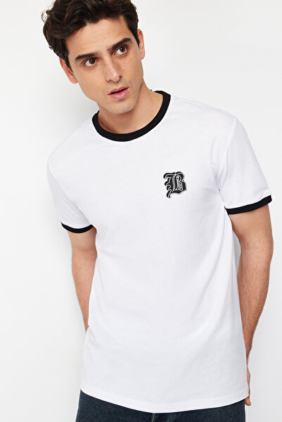 Trendyol Collection Bílé tričko ze 100% bavlny s krátkým rukávem s potiskem – TMNSS24TS00137