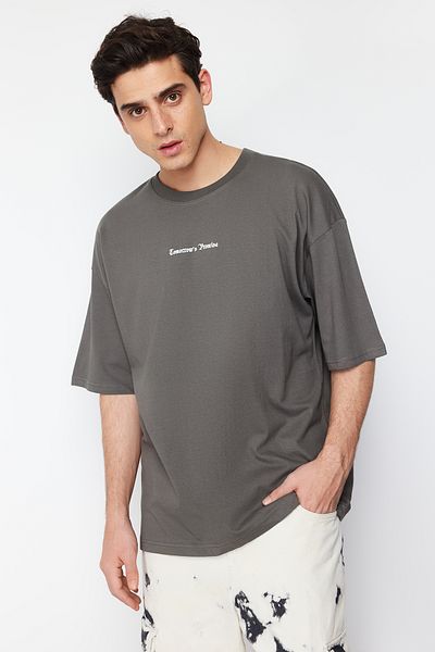 Trendyol Collection Βαμβακερό μπλουζάκι Fluffy Flower Printed Anthracite Oversize - TMNSS24TS00105