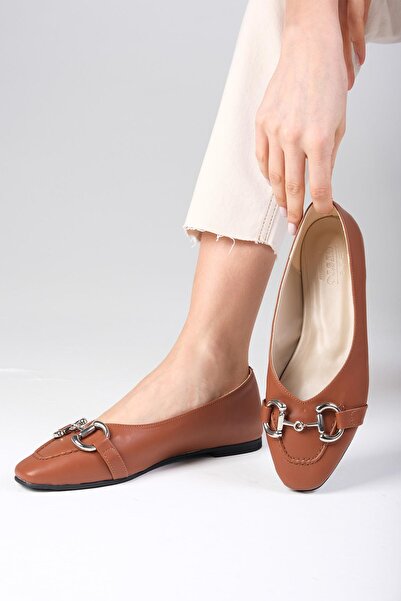 Mio Gusto Aretha Tan Color Chain Accessory Blunt Toe Women's Ballerina Flat Shoes