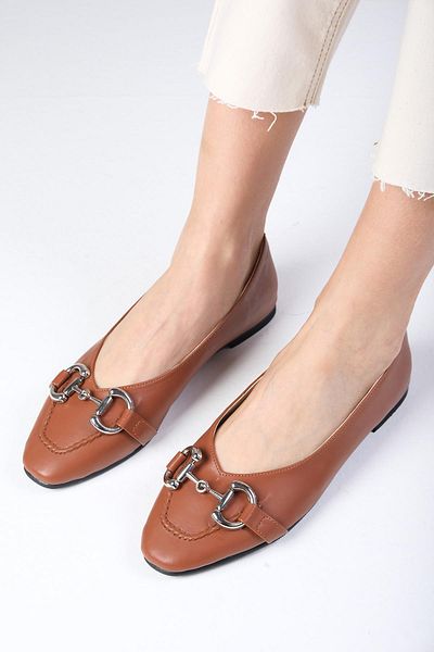 Mio Gusto Aretha Tan Color Chain Accessoire Blunt Toe Damen-Ballerina-Flachschuhe