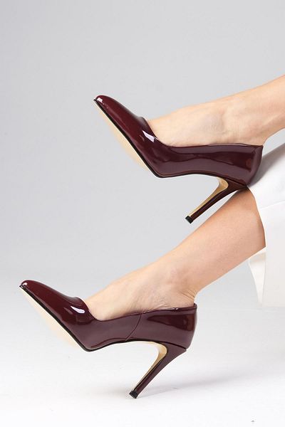 Mio Gusto Basic Damen-Schuhe mit Stiletto-Absatz aus Lackleder in Weinrot