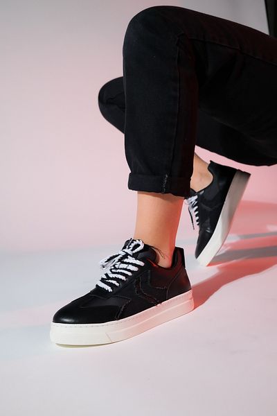 LuviShoes SANDE Schwarze Damen-Sportsneaker mit Denim-Details