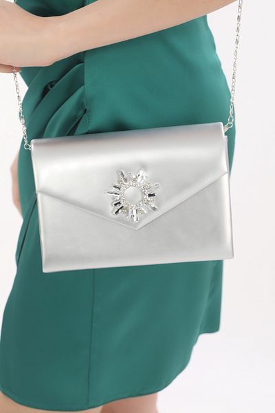 Piedra Geantă de rochie de seară cu accesorii din piatră de culoare argintie și husă magnetică pentru plicuri, care poate fi folosită în mâini și cu curea de umăr