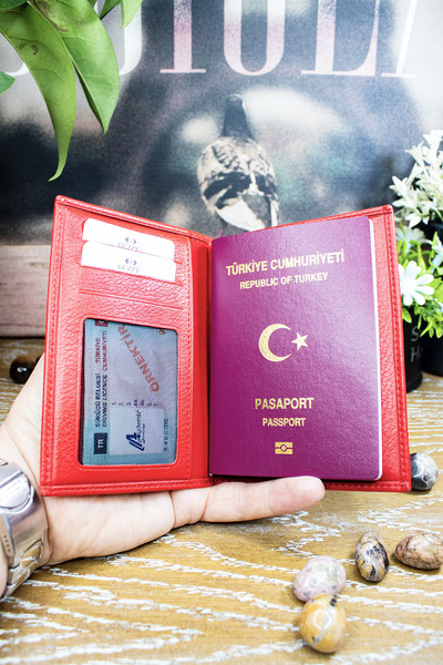 GUZZYLife Willpolo Red Genuine Leather Passport Case