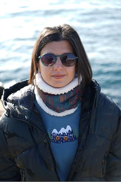 Ride and Roam Festive Neck Collar