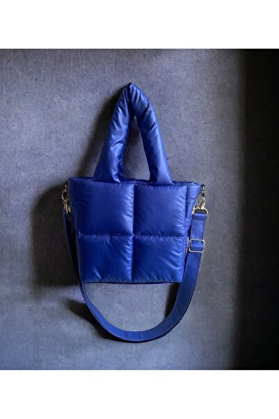 Nuggita حقيبة نسائية زرقاء ساكس لامعة - بيكولو كوادراتو - قماش منتفخ مقاوم للماء