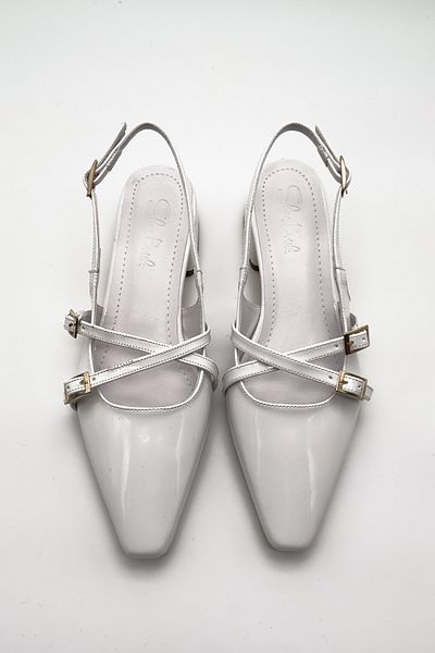 Shoebutik Pantofi cu toc de damă din piele lacuită albă Nivo