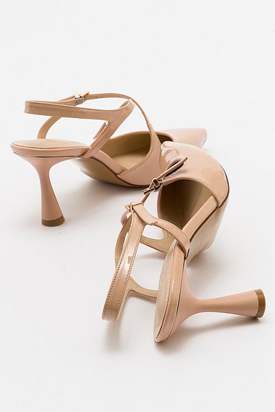 LuviShoes COJE Beige Lackleder Damenschuhe mit spitzer Spitze und dünnem Absatz