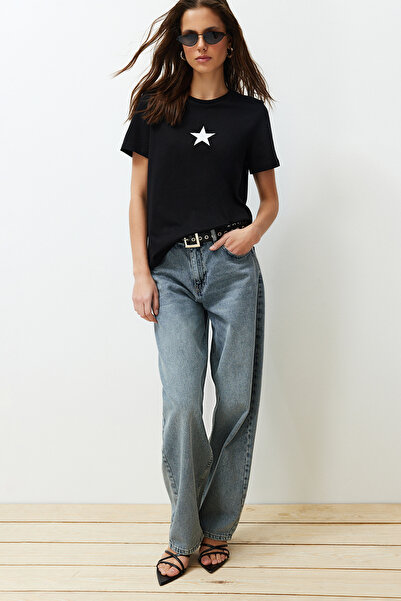 Trendyol Collection Černá 100% bavlna s hvězdným potiskem Regular/Regular Fit Pletené tričko Crew Neck TWOSS24TS00095