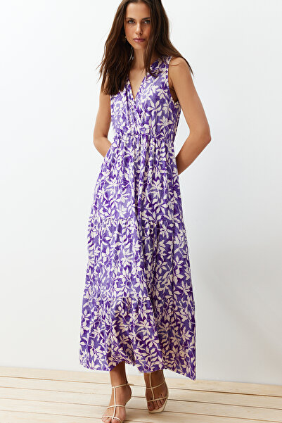 Trendyol Collection Tmavě fialové květinové A-výstřih do V Polyesterová košilka A-Line bez rukávů Maxi šaty TWOSS22EL1588