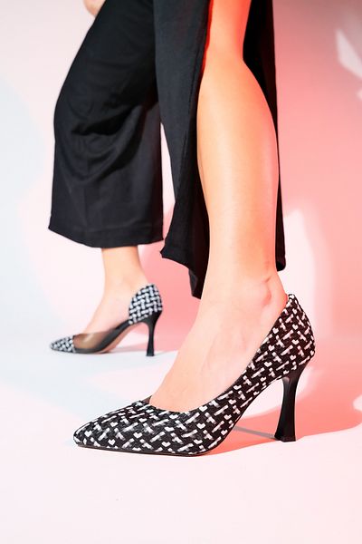 LuviShoes حذاء WAYNE نسائي شفاف منقوش باللونين الأسود والأبيض بكعب رفيع
