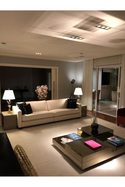 LUXURY VİLLA Luxury Bronz Aynalı Tekerlekli Orta Sehpa 90x90 Yükseklik 28 Cm