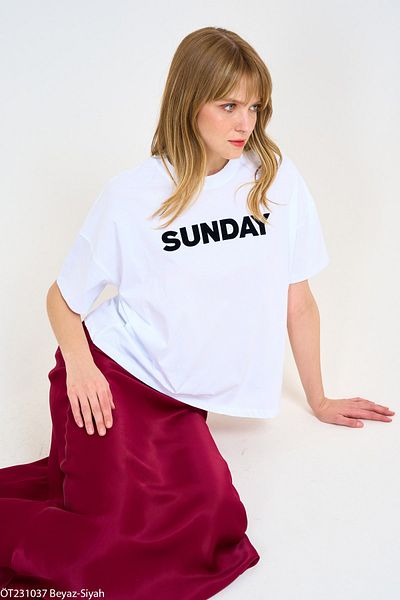 Laluvia Weißes Basic T-Shirt mit Sunday-Schriftzug