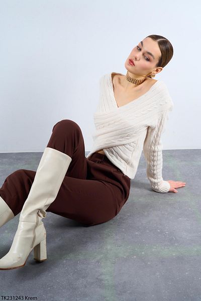 Liora Women's Cream Double-breasted Collar Sweater
