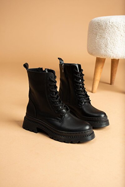 Pazzyonez Lisa Siyah Cilt Bağcıklı Yandan Fermuarlı Kısa Kadın Bot