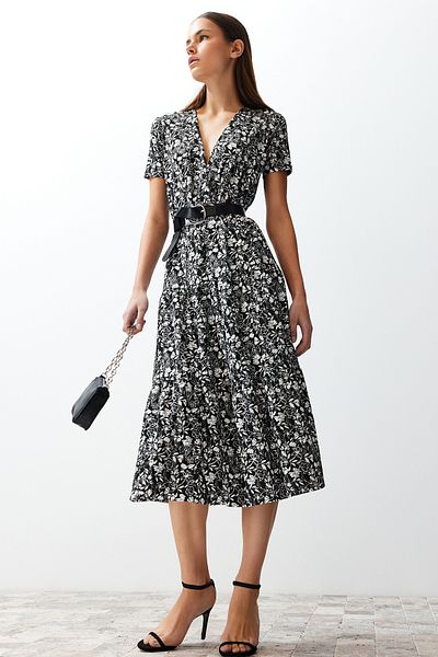 Trendyol Collection Rochie skater cu nervuri flexibile la dublu - Floral negru TWOSS24EL00417