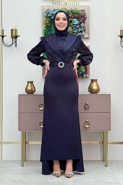 Bym Fashion Satin Abendkleid mit Feder Schleppe Gürtel Zubehör 3869 Marineblau