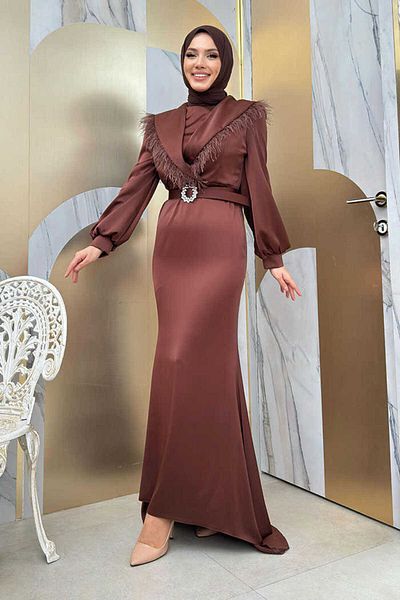Bym Fashion Σατέν Βραδινό Φόρεμα με Αξεσουάρ Ζώνης Τρένο με Φτερό 3869 Καφέ