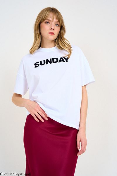 Laluvia Weißes Basic T-Shirt mit Sunday-Schriftzug