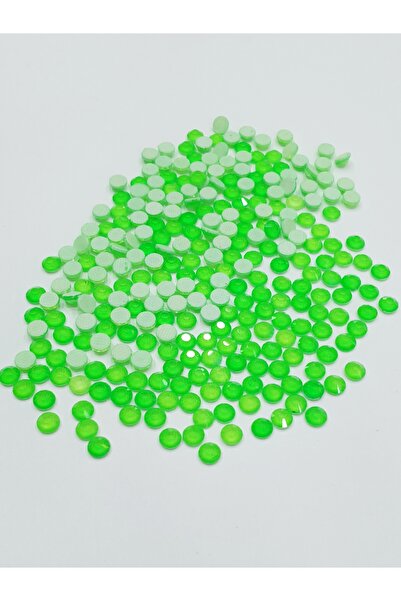 CRYSTALSHOP Неонов камък - Ss16 Зелен (50 гр. - 1440 г. сл. Хр.)