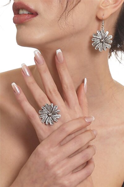 LABALABA Kadın Antik Gümüş Kaplama Çiçek Formlu Sallantılı Model Küpe&Yüzük Set