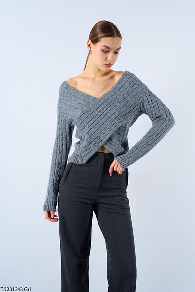 Liora Women's Gray Double-breasted Collar Sweater