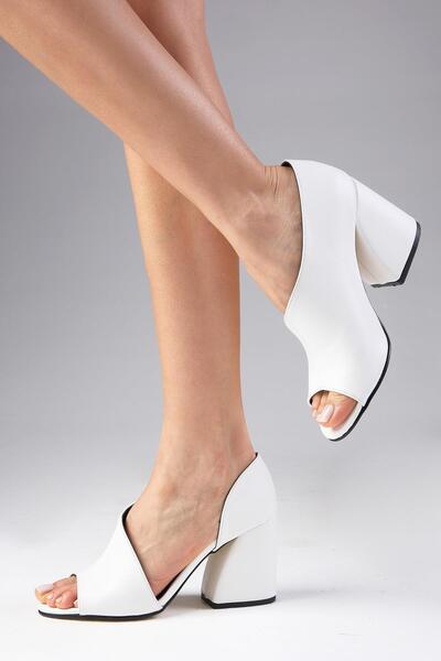 Mio Gusto Eva White Heeled Shoes