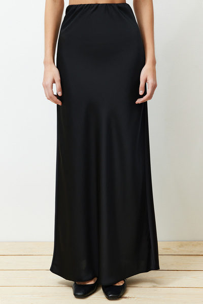 Trendyol Collection Černá saténová ryba ve tvaru maxi délka tkaná sukně TWOSS24ET00120