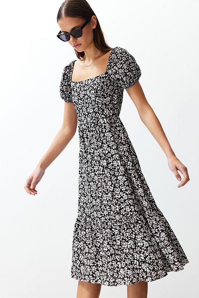 Trendyol Collection Черна миди тъкана рокля от вискоза с отваряне на талията на цветя TWOSS24EL00523