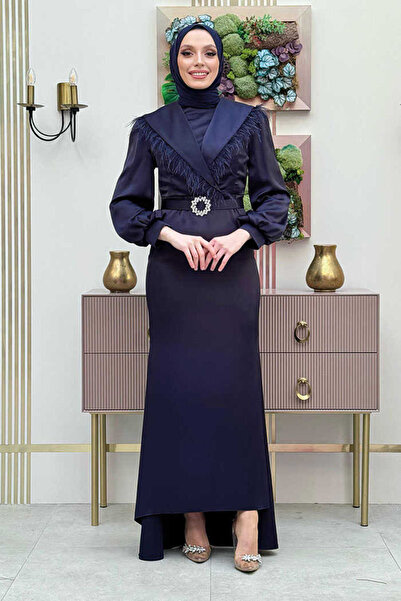 Bym Fashion Szatén estélyi ruha Feather Train öv kiegészítőkkel 3869 sötétkék