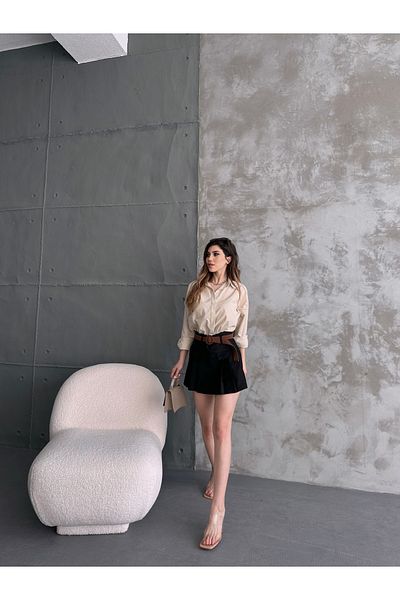 Fav Style Mini pantaloni scurți cu clapă în față plisate pentru femei, negru