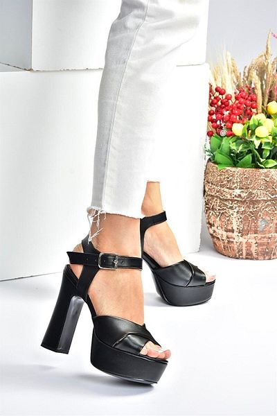 Fox Shoes Schwarze Leder-Abendschuhe mit Plateau-Absatz für Damen M348202409