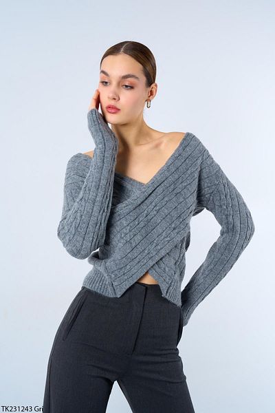 Liora Women's Gray Double-breasted Collar Sweater