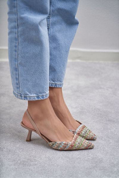 NİŞANTAŞI SHOES Ponnie Bunte Stroh-Damenschuhe mit spitzem Zehenbereich und Absatz