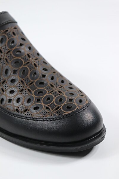 Mammamia - 640 Ежедневни дамски обувки с къс ток от черна естествена кожа