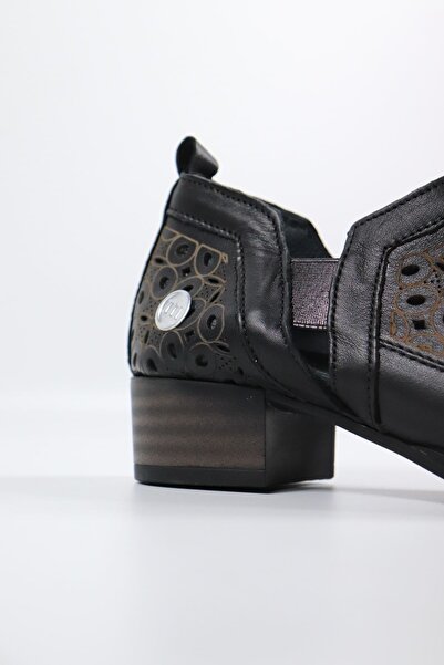 Mammamia - 640 Ежедневни дамски обувки с къс ток от черна естествена кожа