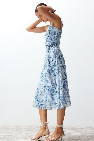 Trendyol Collection Blaues, gewebtes Midikleid aus Chiffon mit Volantrock und Tiermuster, gefüttert TWOSS24EL00536
